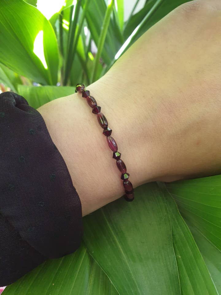 granat armbånd for engroshandel hos Lapiseum