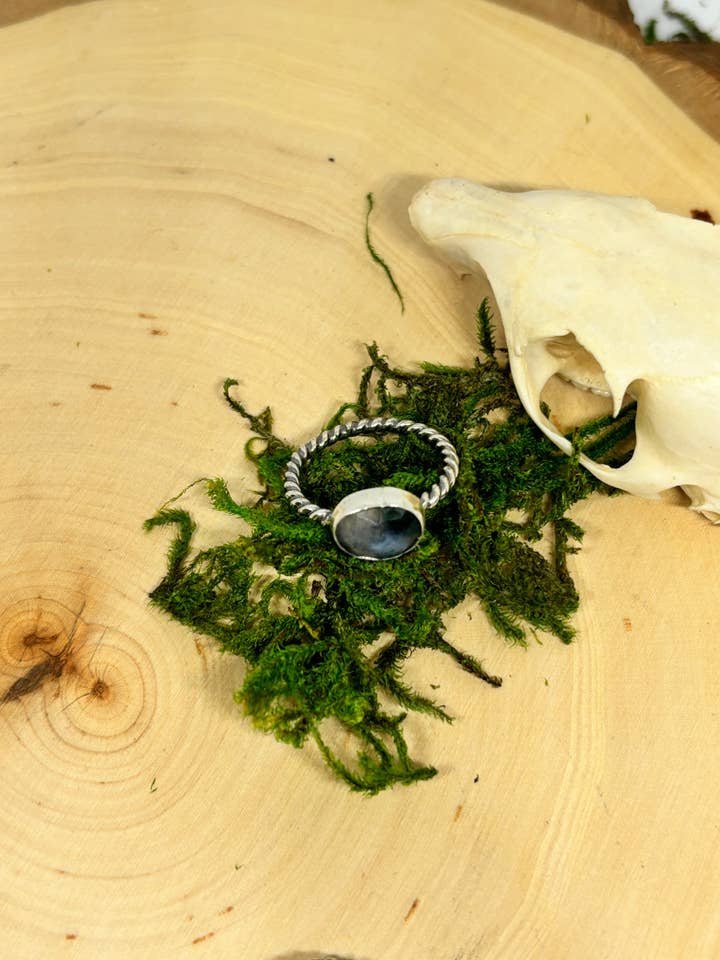 Moss Agate Twist Ring - maat 7 voor wholesale door SchaeferWorks Jewelry