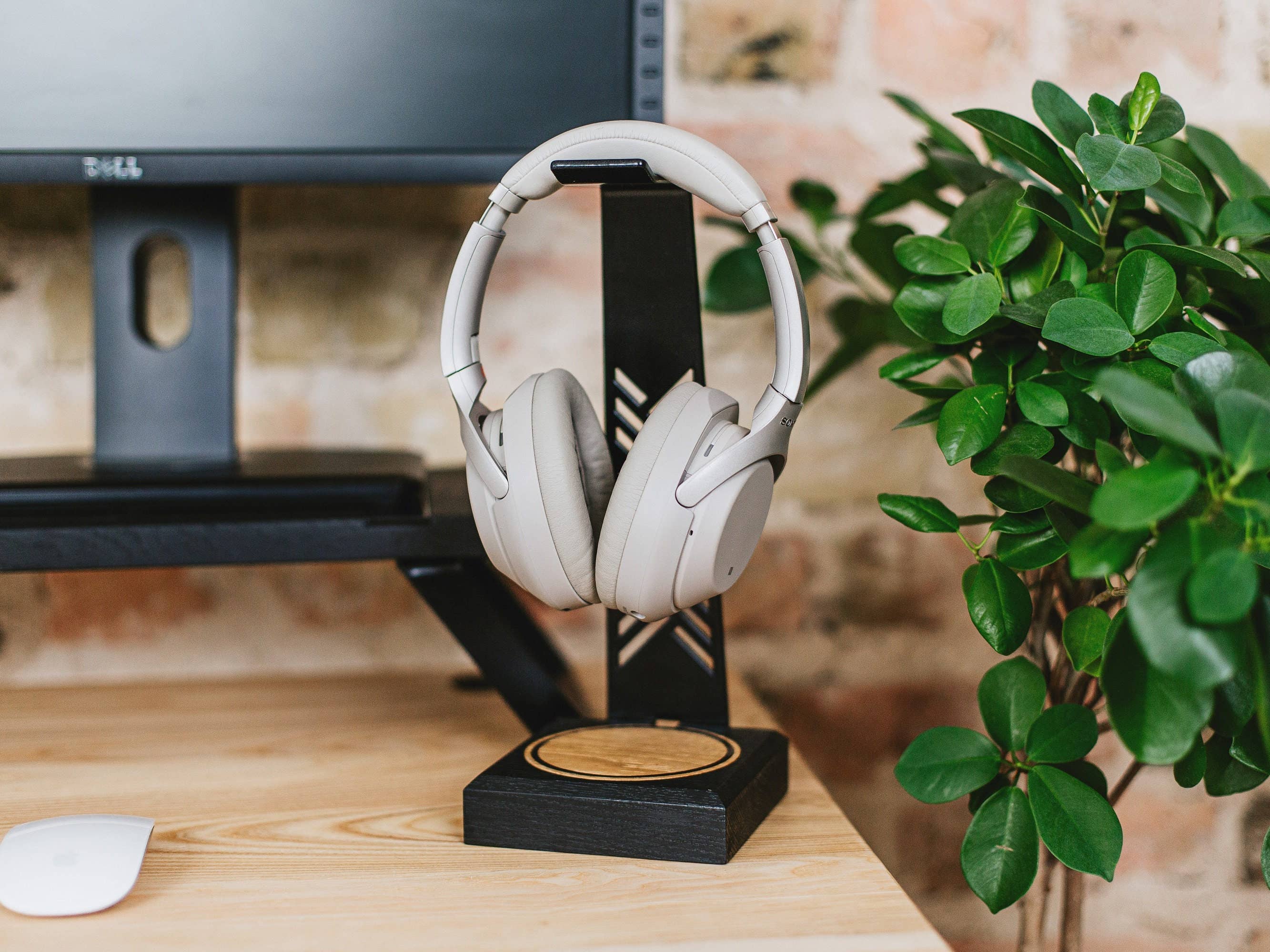 Halostands - Wholesale Portable Charger - Headphone stand wood, headphone holder, gamer gifts, home-146