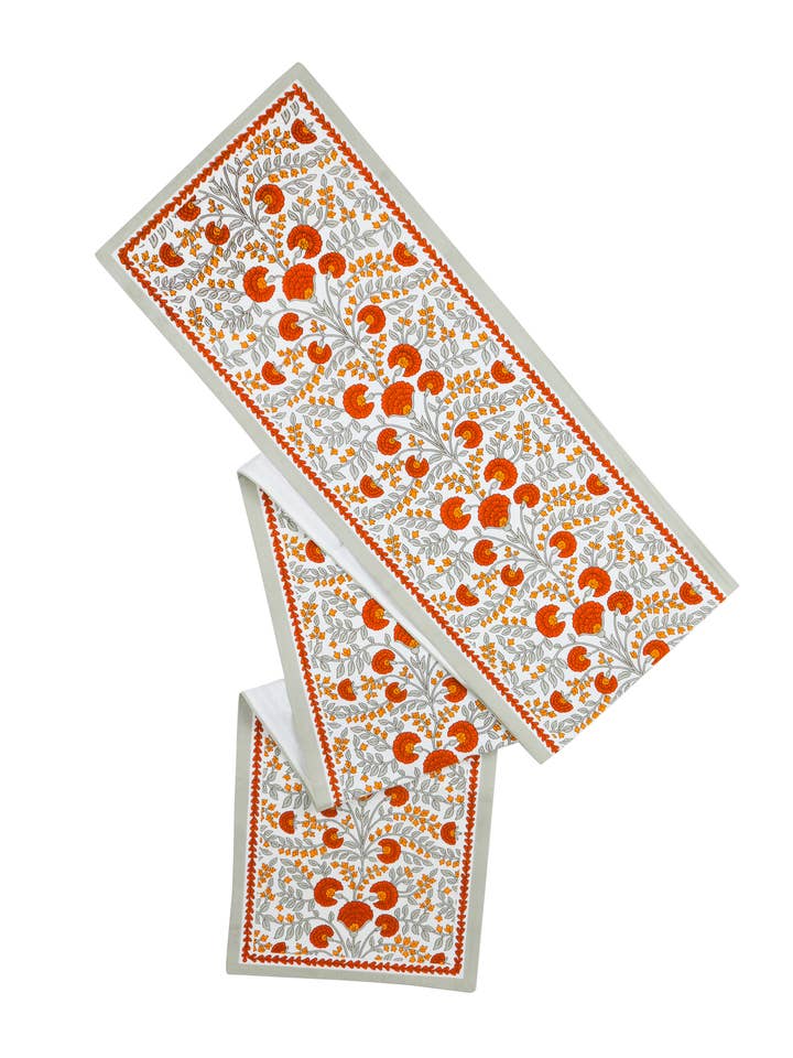 Scarlet & Slate tafelloper van katoen met bloemenprint voor wholesale door Tiramisu