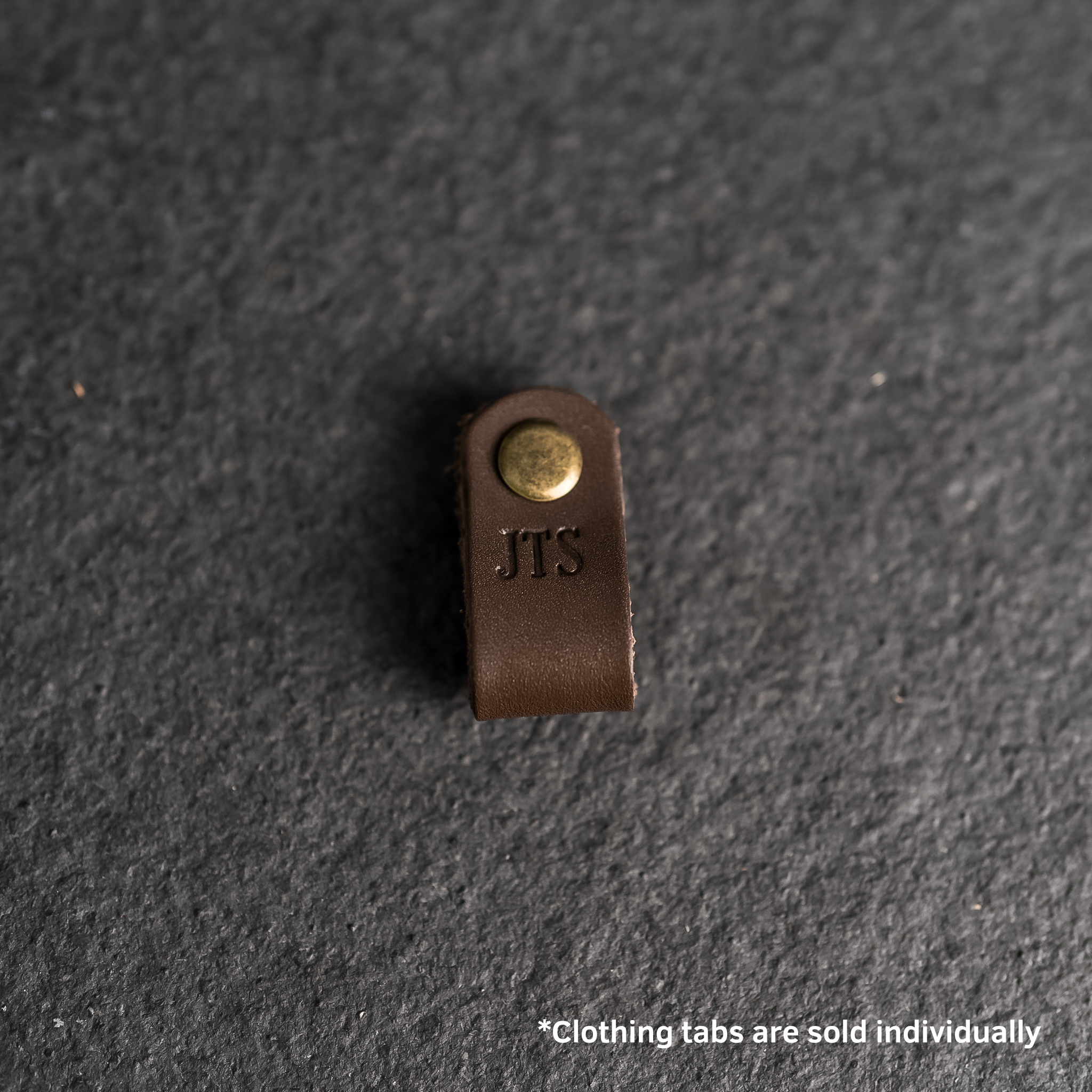 Ox & Pine - Vente Étiquette pour bagage - Onglets de vêtements en cuir personnalisés1