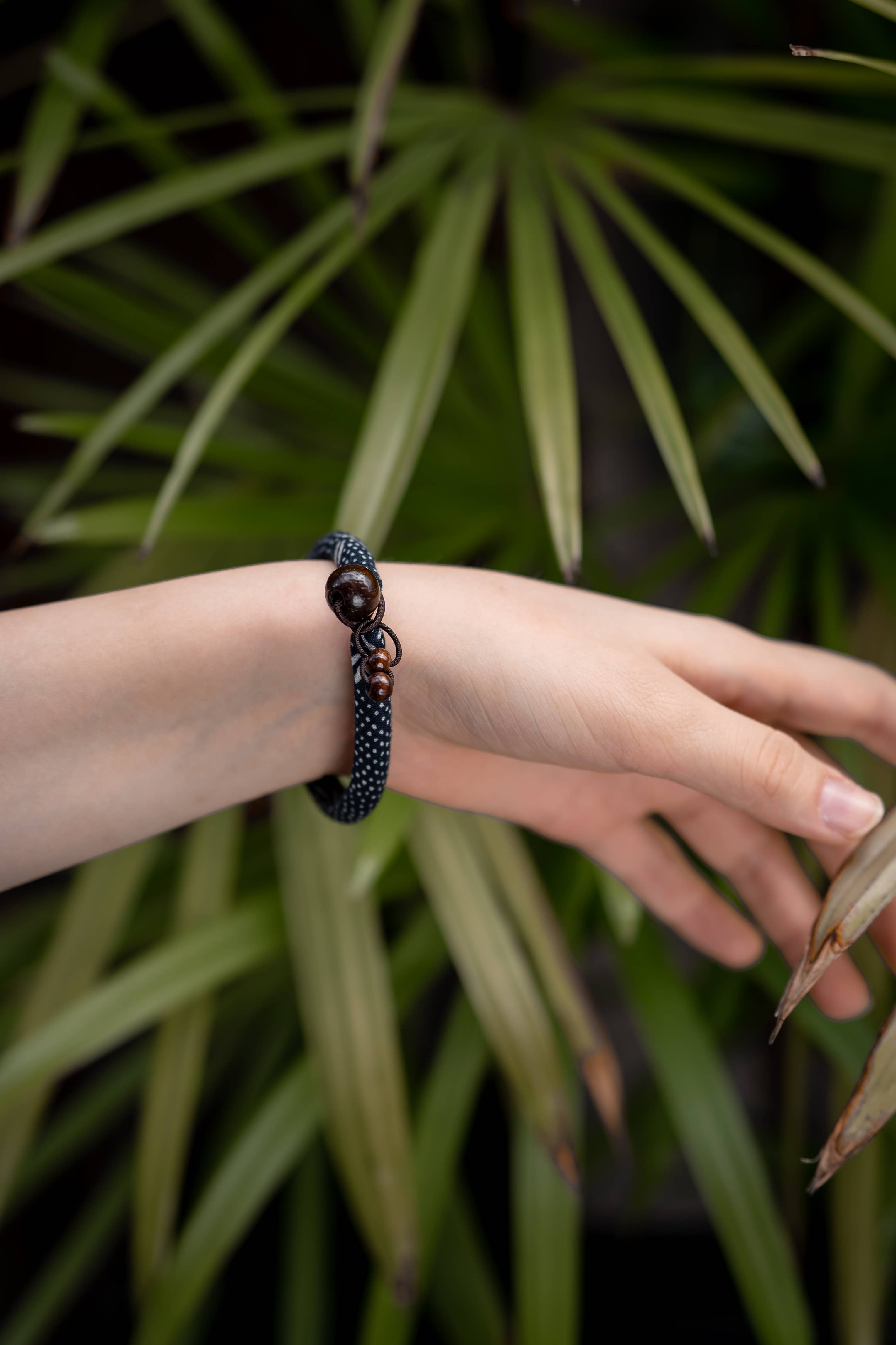 KOTO - Wholesale Woven/Braided Bracelet - Kimono Fabric Bracelet |Navy dragonfly
Pattern made in Kyoto1