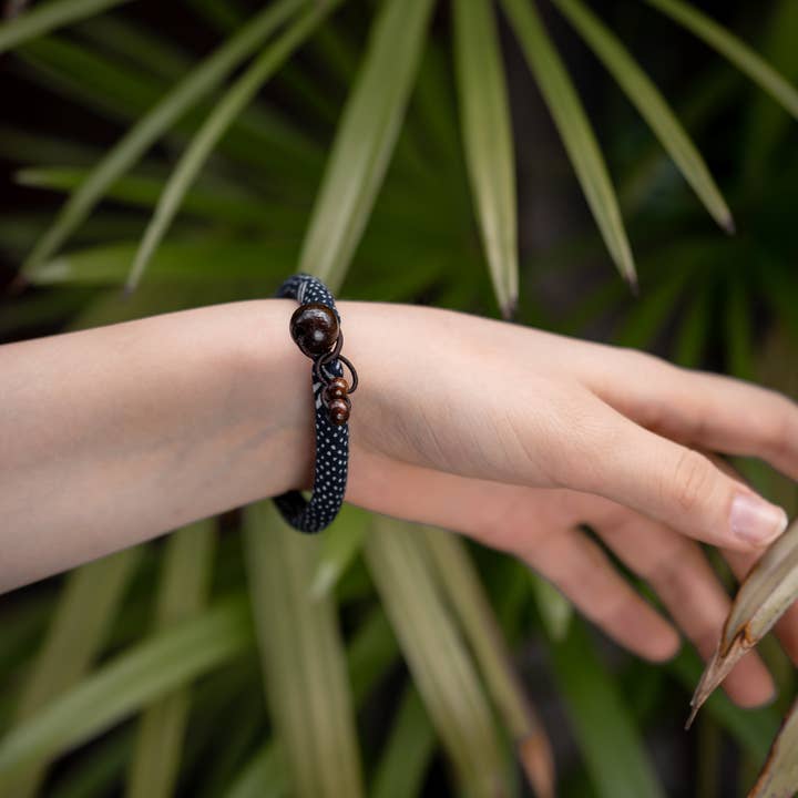KOTO - Wholesale Woven/Braided Bracelet - Kimono Fabric Bracelet |Navy dragonfly
Pattern made in Kyoto1