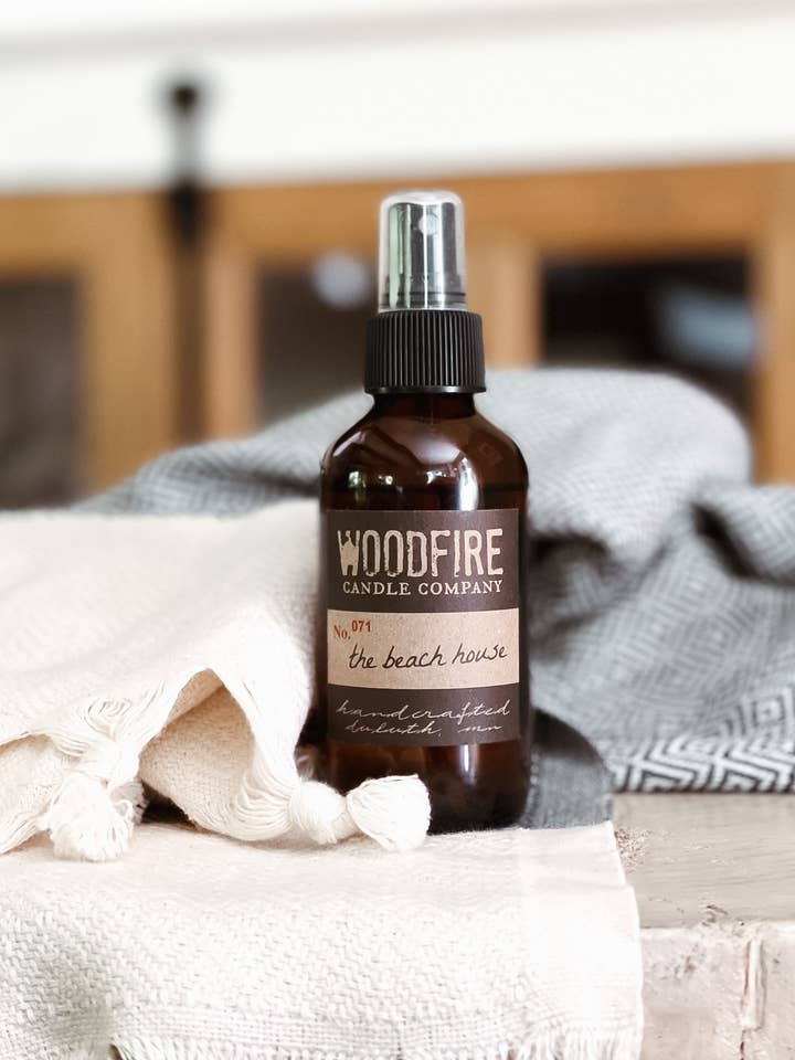 Rum- og linnedsspray - 4 oz boligindretning gave strømpefyld for engroshandel hos Woodfire Candle Company