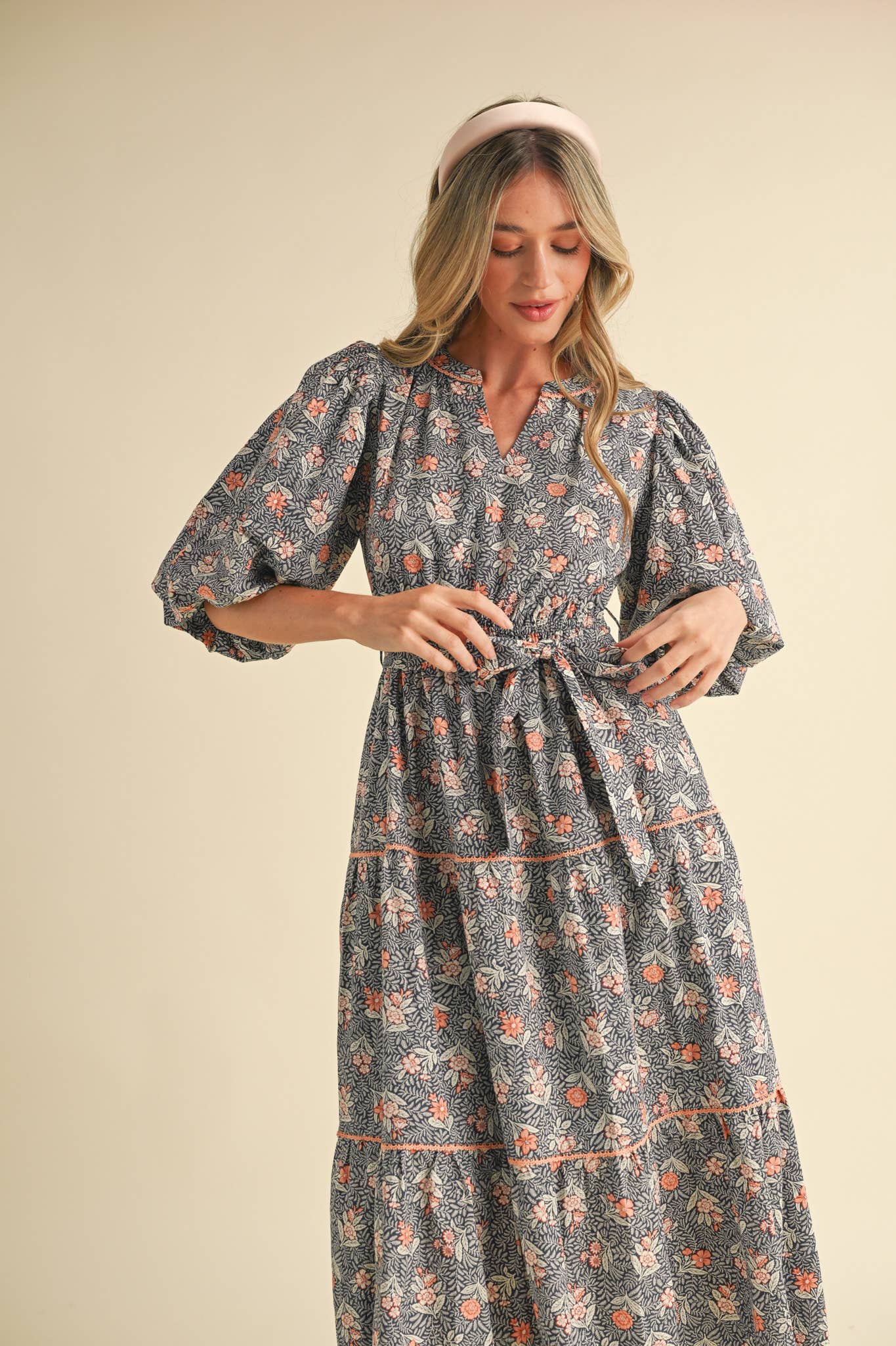 &MERCI - Wholesale Dress - Women's - BUBBLE SLEEVE LACE TRIM MIDI DRESS MDR343032