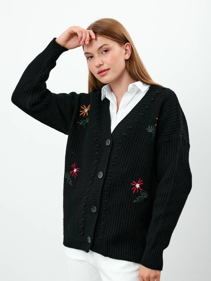 VAV NEW YORK - Wholesale Cardigan - Women's - Flower Knitted Knit Cardigan Mid Length Knit Cardigan- 38101