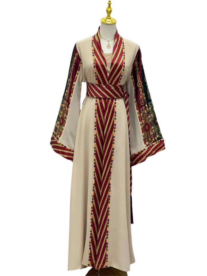 Abaya ouverte brodée Suzan Kashmir - Élégance et polyvalence pour la vente par Palestinian Elegance