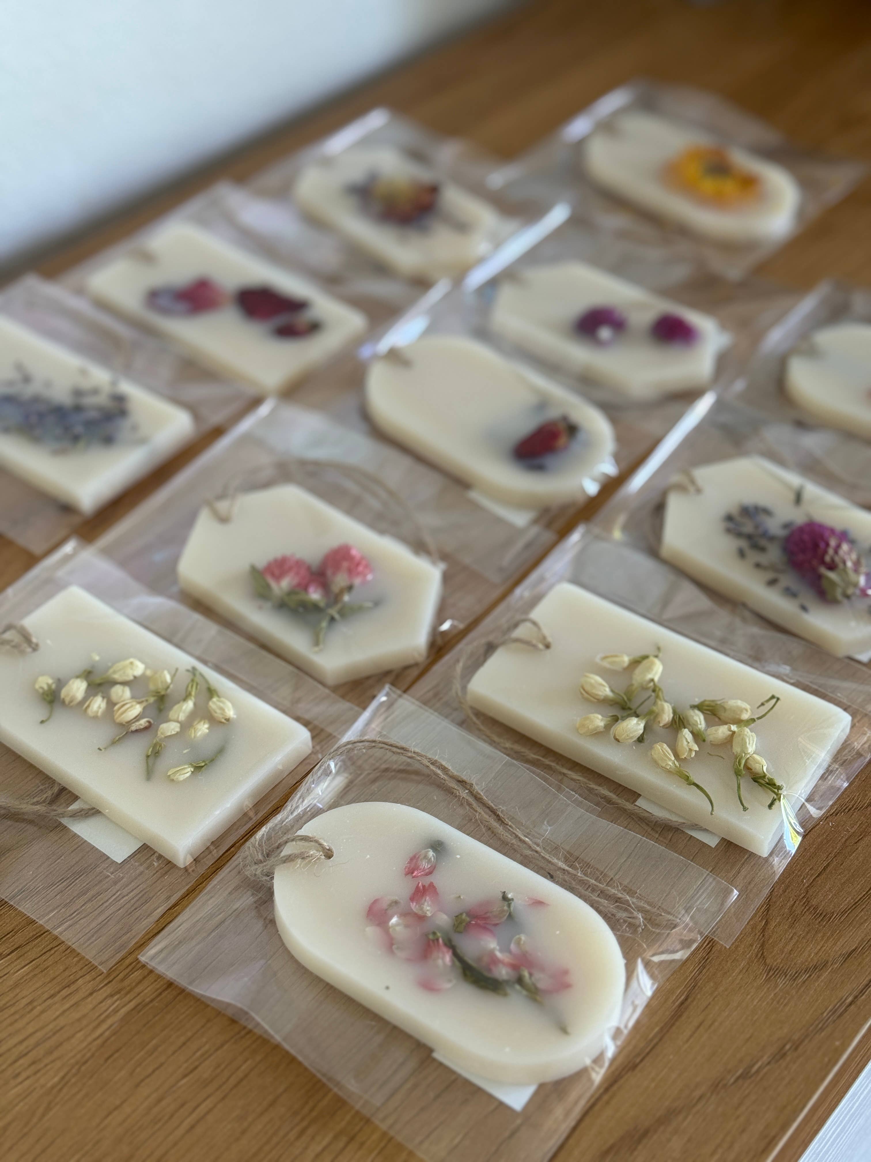 Dasho Shop - Vente Sachet parfumé - Sachet parfumé en cire de soja avec fleurs séchées aléatoires2