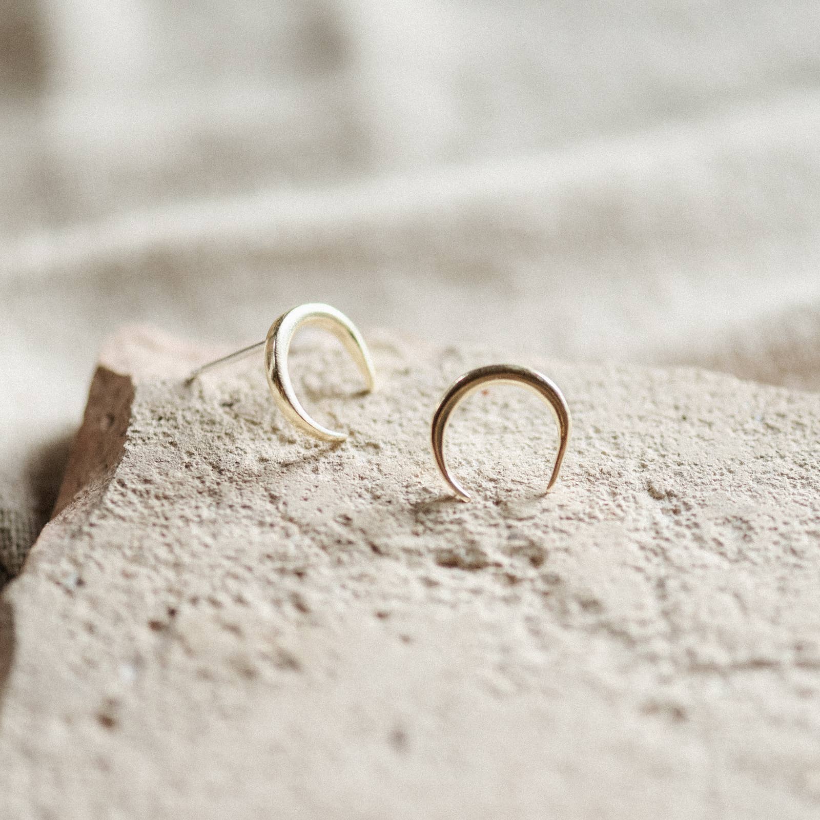 Commonform - Vendita all'ingrosso Orecchini a bottone - Borchie Naja1