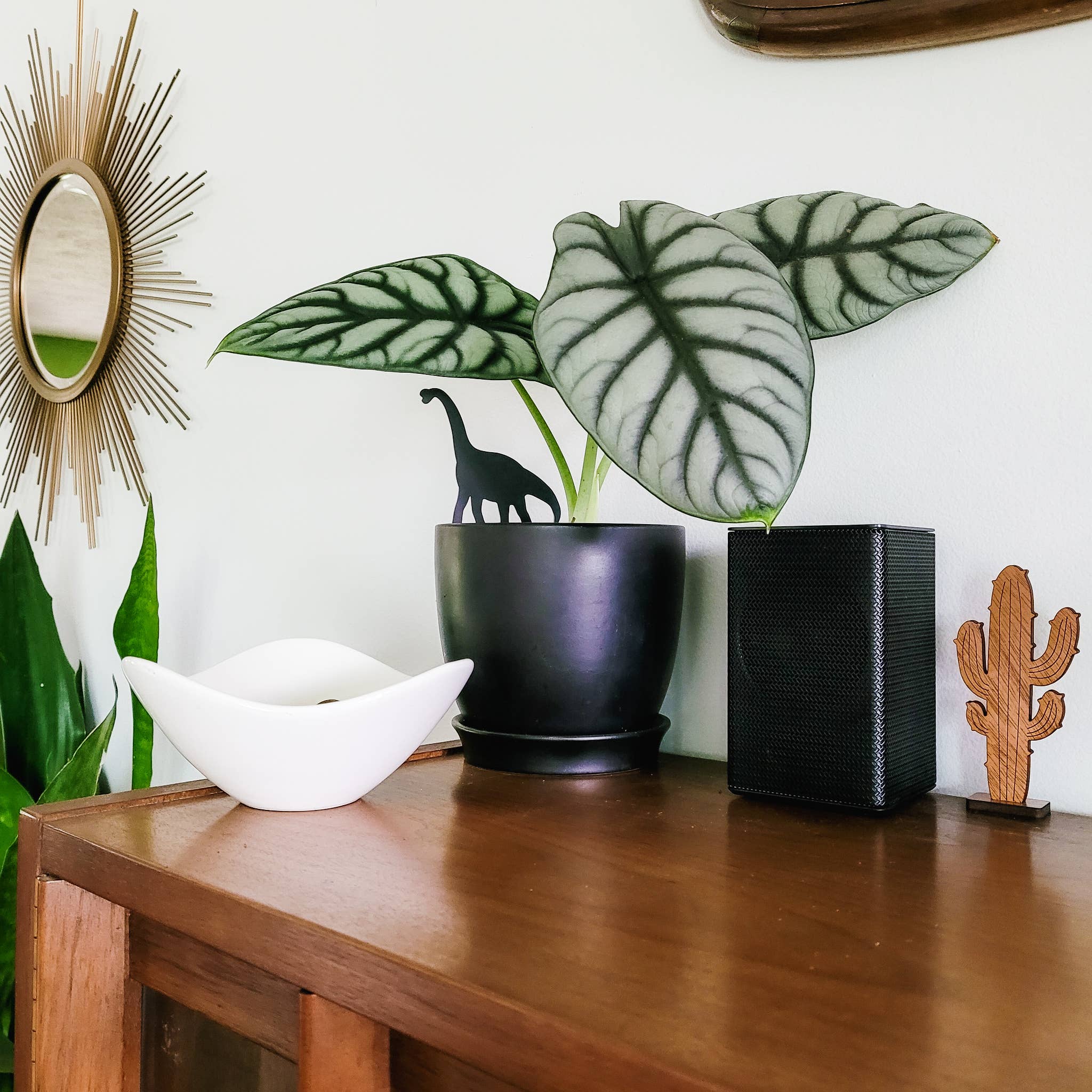 Leaf & Node - Wholesale Plant Pot - Dinosaur Indoor Plant Accessory Stake - Brachiosaurus1