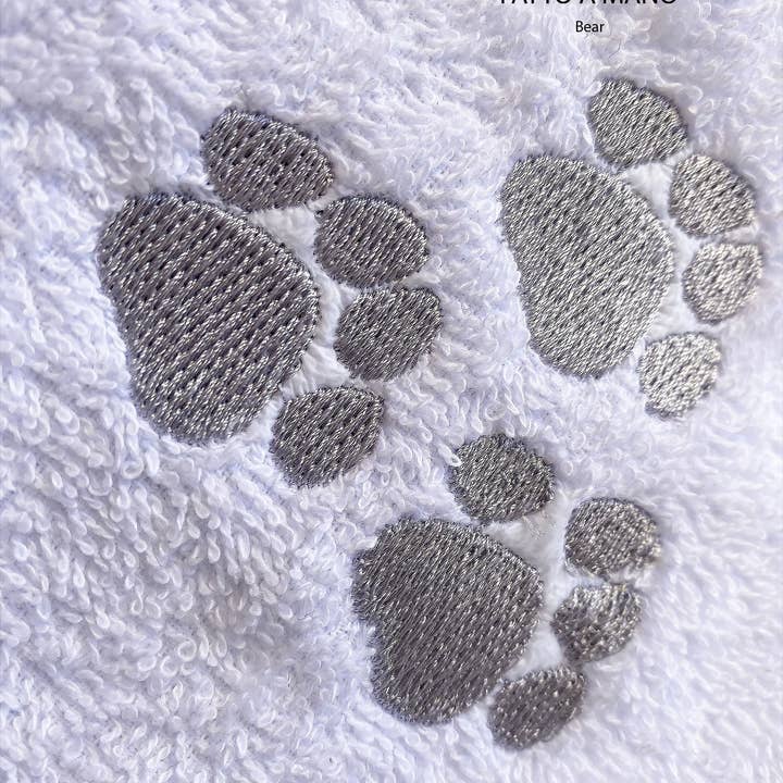 Witte bamboebadjas met geborduurd beertje - Handgemaakt voor wholesale door Il Tocco di Minerva