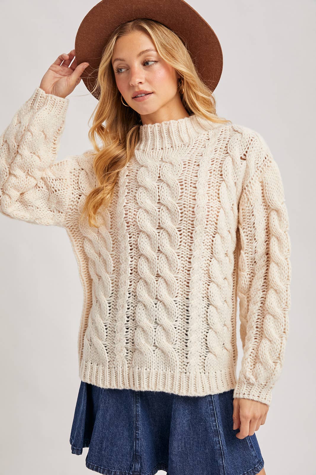 Bluivy - Wholesale Pullover-trui - Dames - KABELTRUI MET MOCK NECK EN GROF BREISEL3