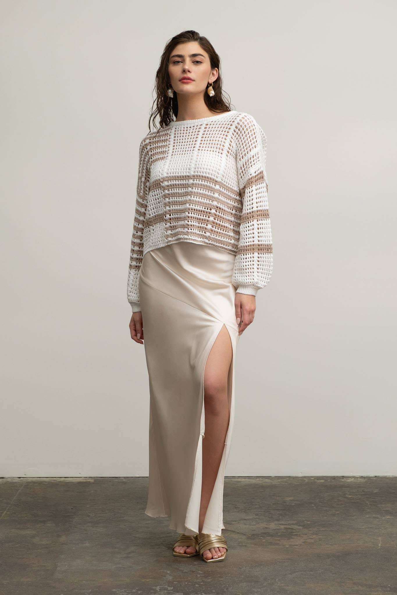 Blu Pepper - Vendita all'ingrosso Gonna - Donna - Gonna midi asimmetrica in raso con spacco laterale17