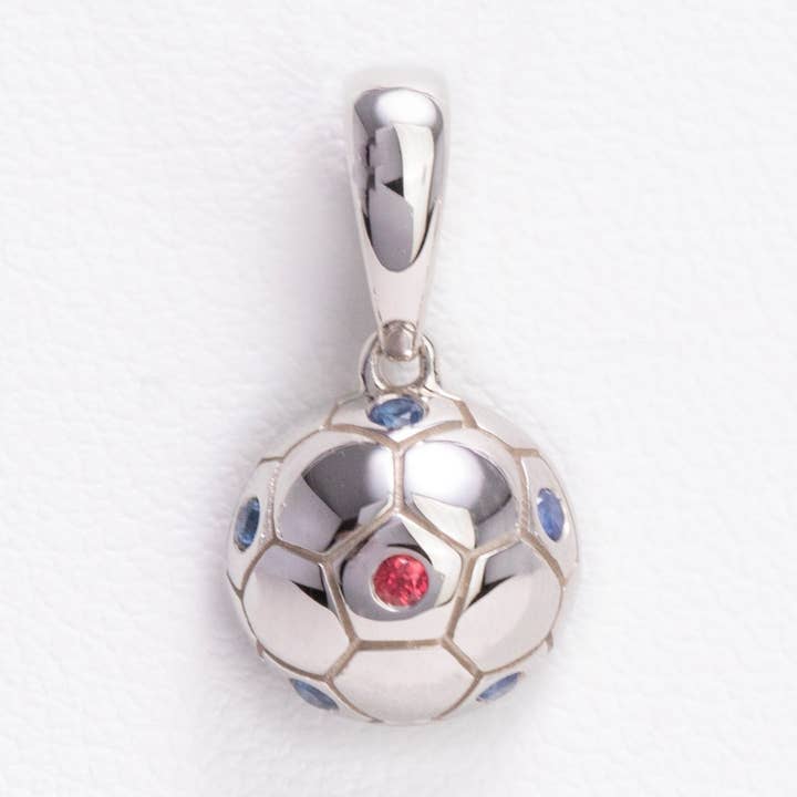 Breloque/pendentif en forme de ballon de football - Saphirs rouges et bleus pour la vente par AVID Sports Jewelry