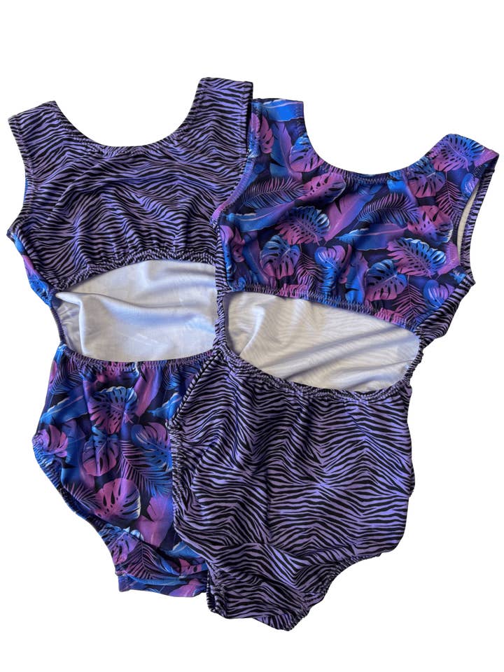 Foxy's Leotards - Venta al por mayor Leotardos - Niños - Maillot de gimnasia cebra púrpura con palmeras - Vice Versa Foxy's Leotards3