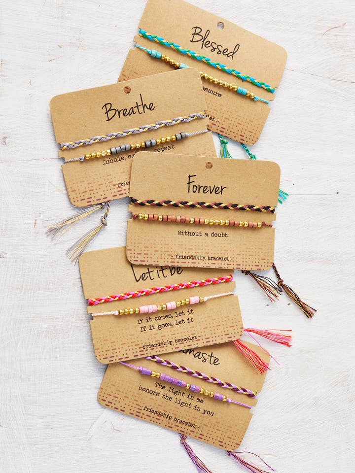 Set med 2 vänskapsarmband på kort för wholesale av Namaste