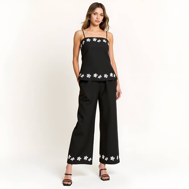 Ensemble caraco brodé et pantalon large avec ourlet floral pour la vente par Modenaire
