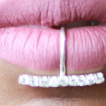 Finto Piercing al Labbro con Diamante per la vendita all'ingrosso da parte di Inchoo bijoux inc