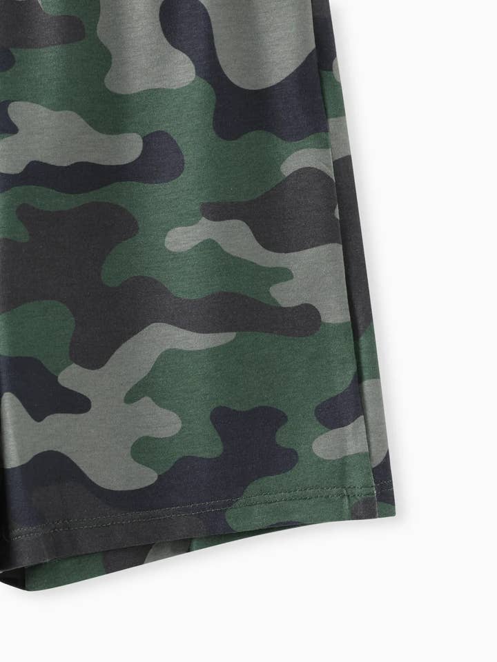 Schwarz 2-teiliges Set mit T-Shirt und Camouflage-Shorts für Kleinkinder und Jungen für den Großhandel auf Faire
