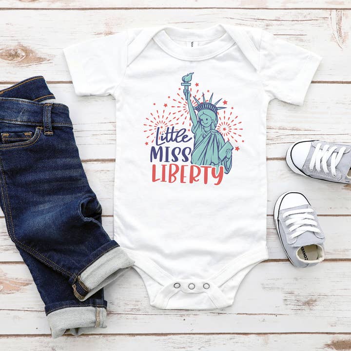 Body Little Miss Liberty pour bébé pour la vente par Itsy Bitsy Bella Co