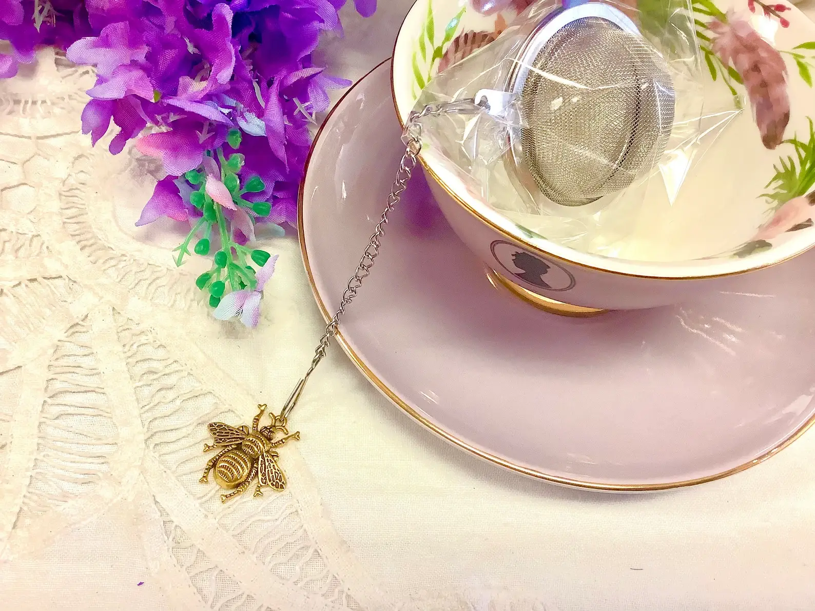 All Little Cute Things – wholesale Tea strainer/infuser – Tea Ball Infuser Regency. The Gold Bee6