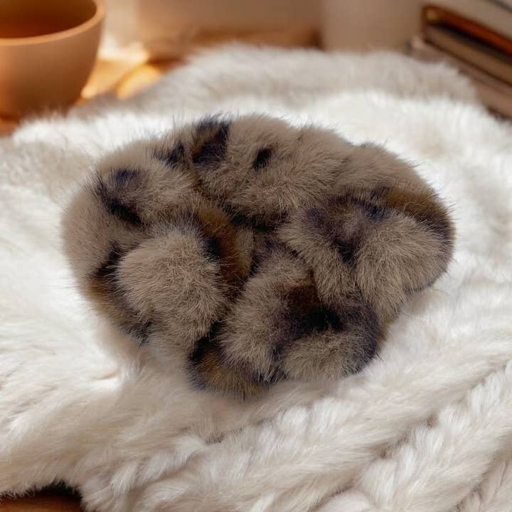 BYREN | ÉLINE L'ATELIER – wholesale Scrunchie - Dam – Leopardmönstrad hårsnodd i fuskpäls FQ9
