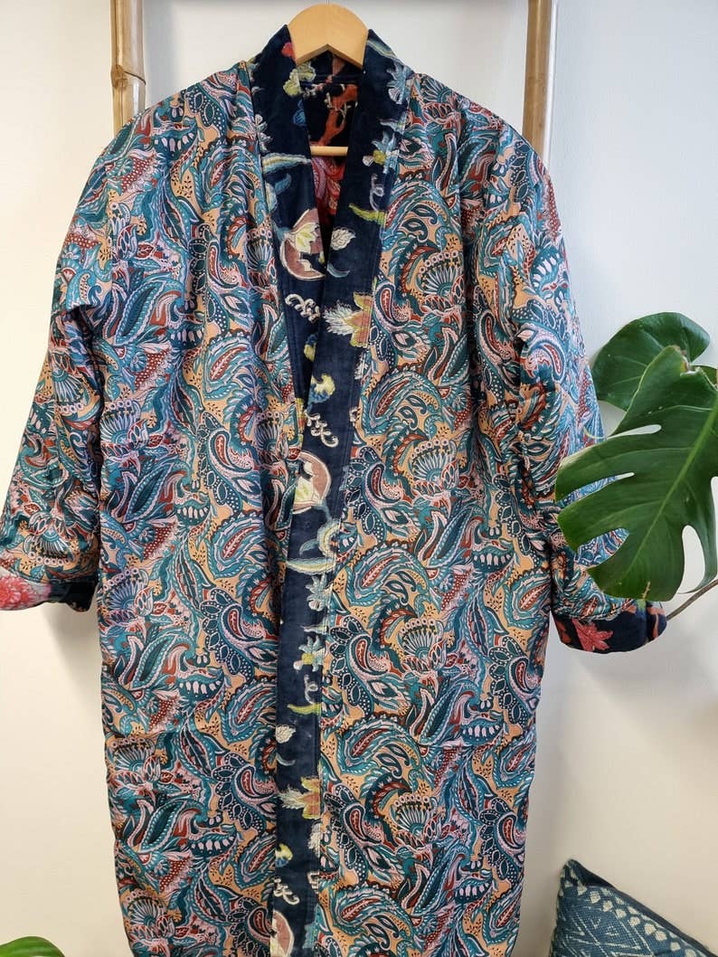 Essential Designs London - Vendita all'ingrosso Kimono - Donna - Giacca kimono unisex in velluto di lusso reversibile con stampa a colori misti4