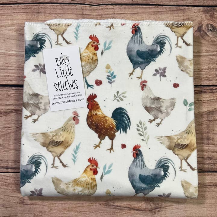 Couverture en aquarelle pour tout-petit en forme de poulet pour la vente par Busy Little Stitches