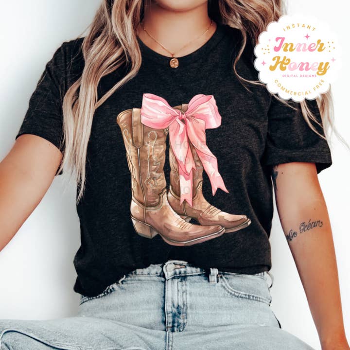 Camiseta Western Coquette, camisa con botas, camiseta femenina, lazo rosa para venta al por mayor de Dm Crafting