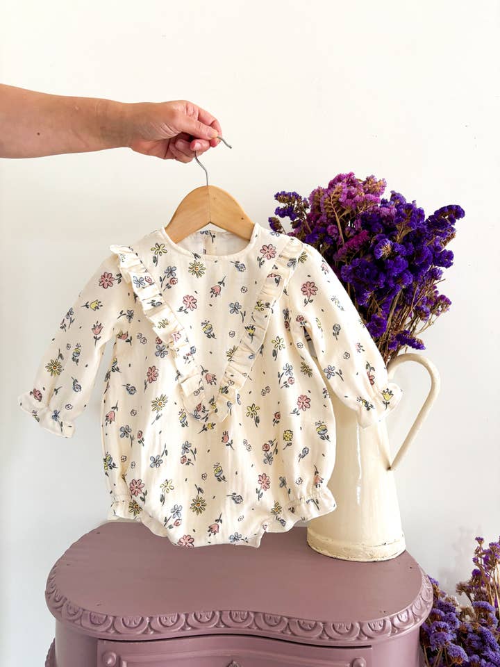 Mousseline Mignonne Fleurs pour la vente par Maria Jasmim Baby & Child