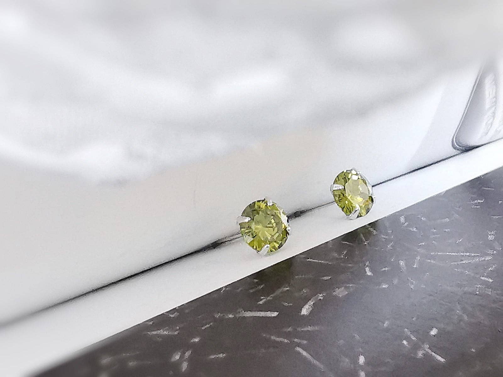SYMBOLOGY JEWELLERY - Wholesale Stud/Post Earrings - August Birthstone: Light Green Swarovski Crystal Studs3