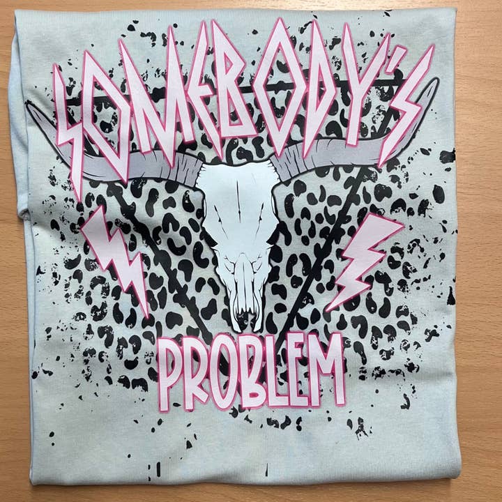 Somebody's Problem Countrymusik grafisk T-shirt for engroshandel hos ZZ Threadz