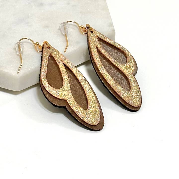 Boucles d'oreilles papillon pour la vente par HEIR Leather Jewellery