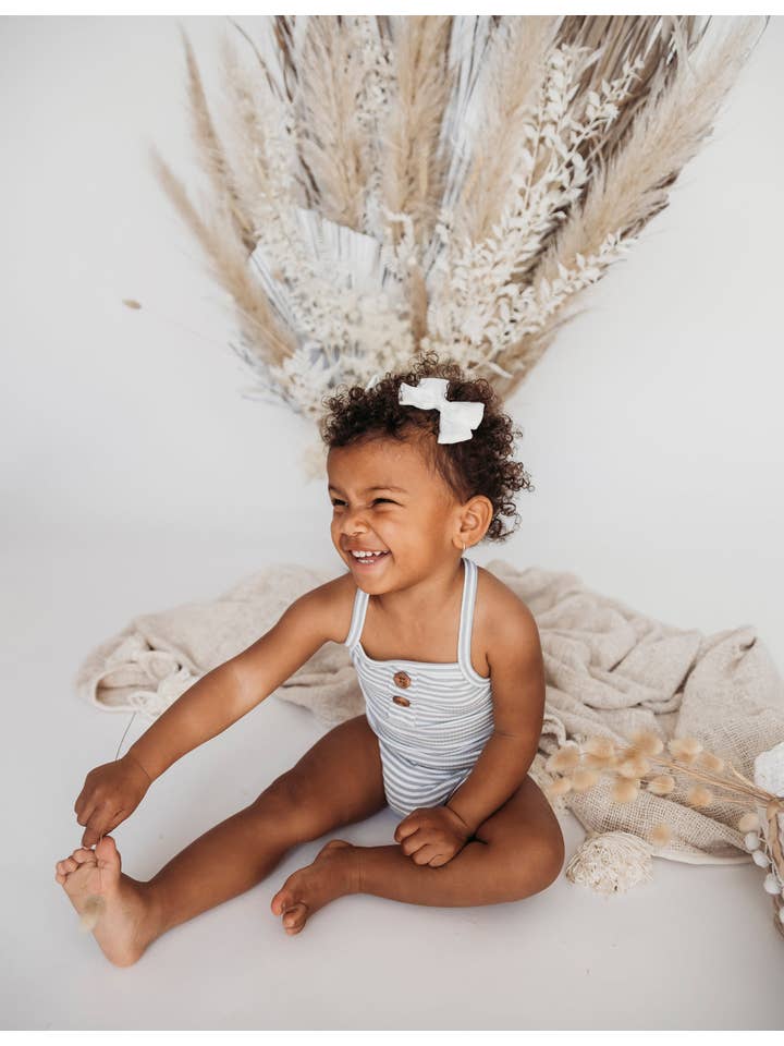 Karibou Kids – wholesale Overall - Baby – Paloma soldräkt - dammig blå rand1