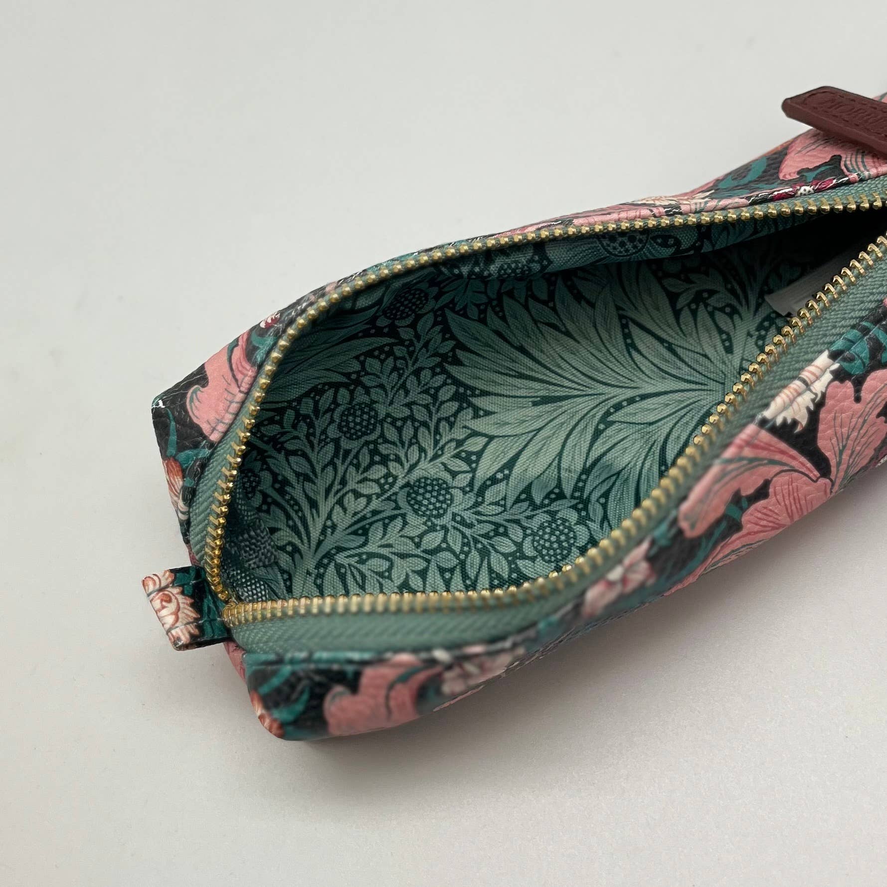 The Great British Card Company (GBCC) Ltd – wholesale Pencil case/pouch – William Morris Pencil Case Faux Leather Gift Stationery1