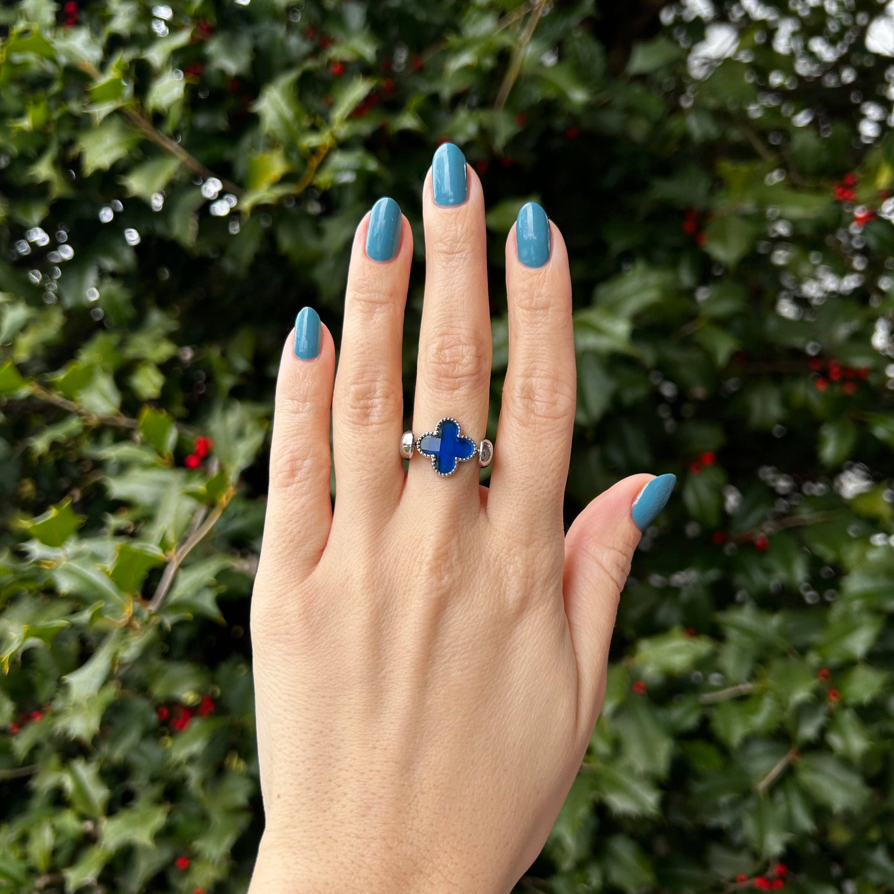 CONQUERing - Vendita all'ingrosso Anelli cocktail/statement - Elemento Quatrefoil di Zaffiro Simulato4