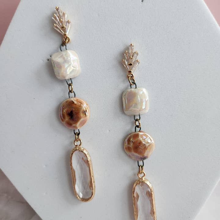Boucles d'oreilles en perles facettées pour la vente par Crown & Heart