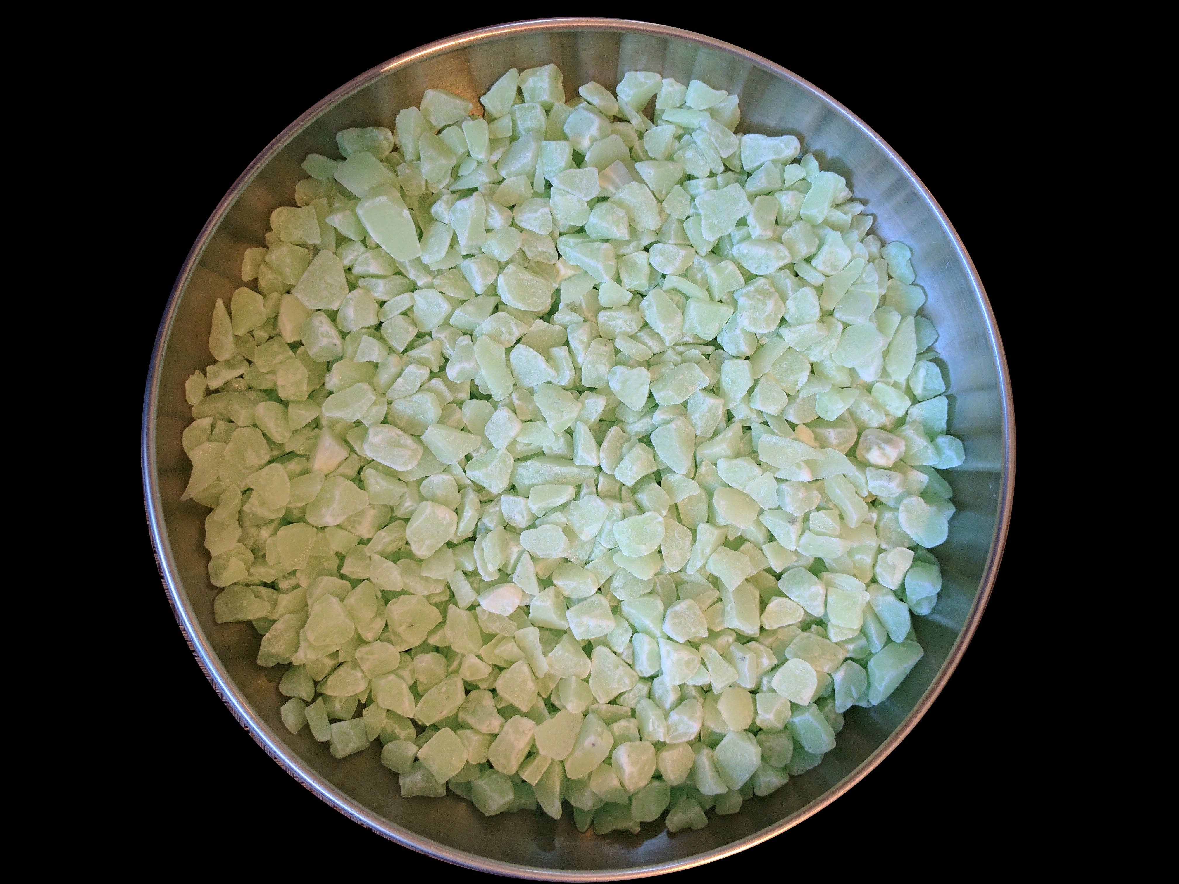 IT GLOWS - Wholesale Stepping Stone - 3-8mm Premium Grade Glow Rocks - Green/ Glow Stones/ Garden5