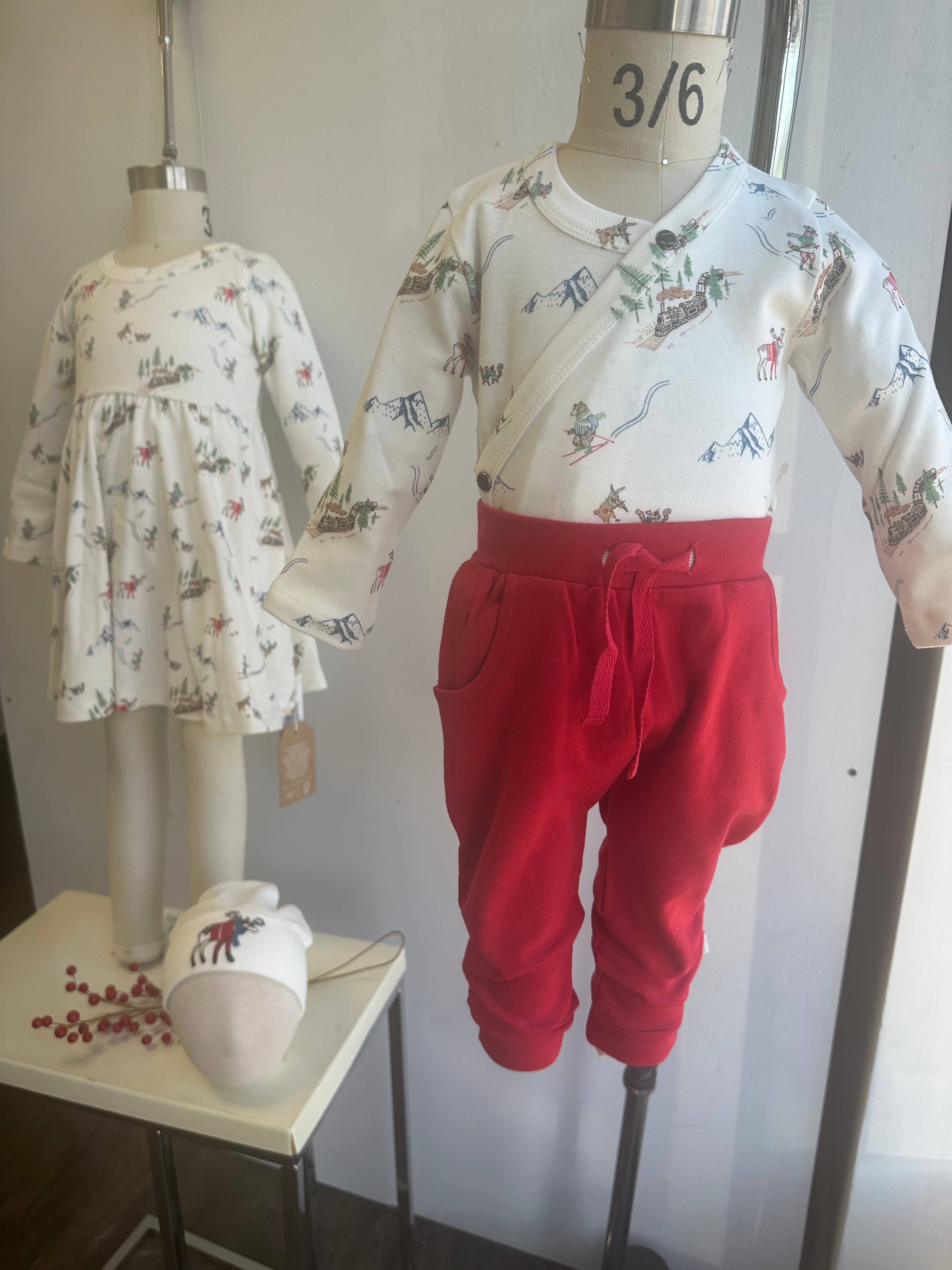 Vermelho escarlate calças orgânicas para bebé criança lounge | vermelho escarlate para venda a revendedores na Faire4