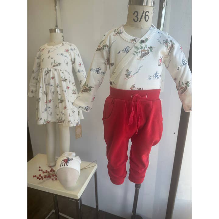 Vermelho escarlate calças orgânicas para bebé criança lounge | vermelho escarlate para venda a revendedores na Faire4