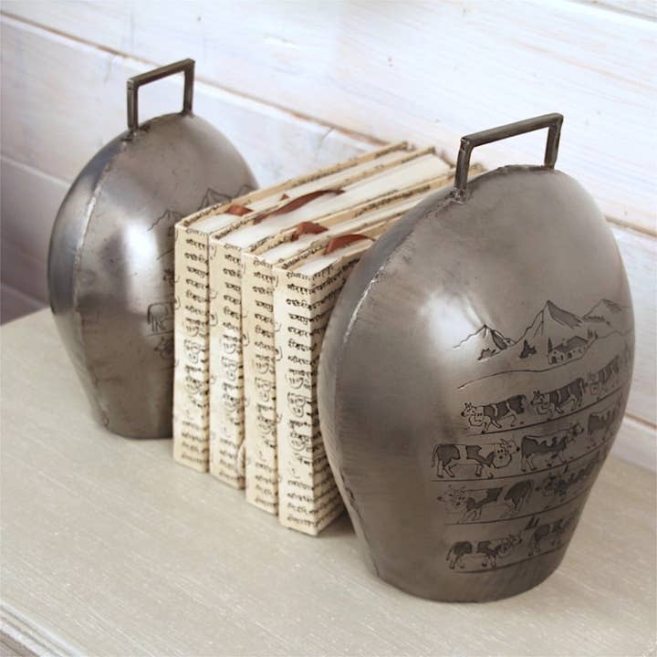 Poya carved bell for wholesale by LES SCULPTEURS DU LAC