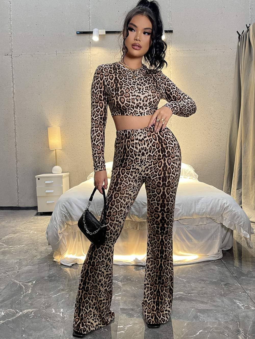 FLERFÄRGAD leopardmönstrad crop top med utsvängda benbyxor för wholesale på Faire4