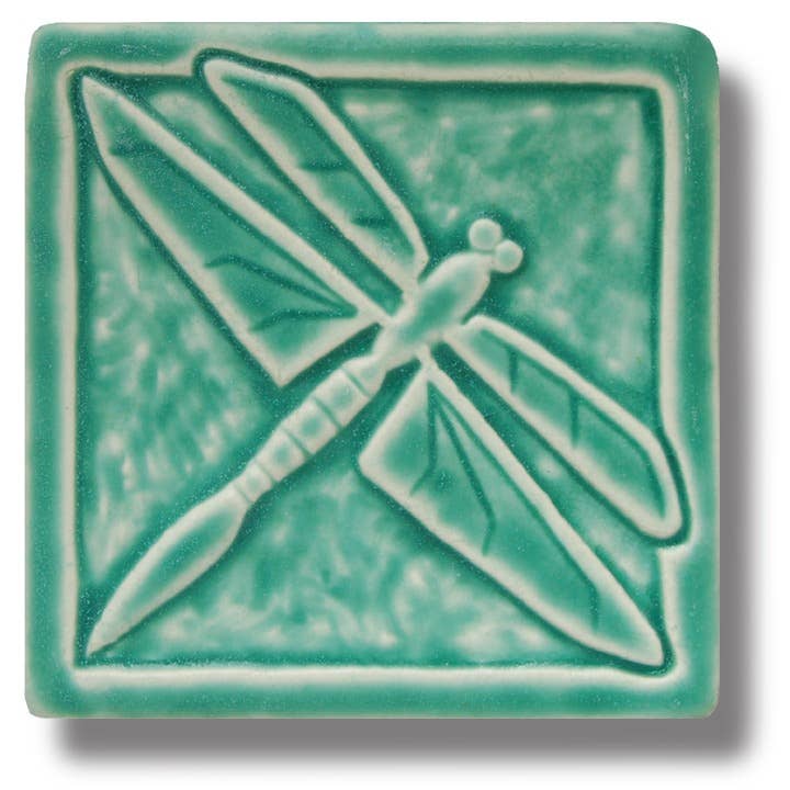 Carreau d'art en porcelaine du Michigan fait main avec libellule 15x15 cm pour la vente par Whistling Frog Tile Inc.