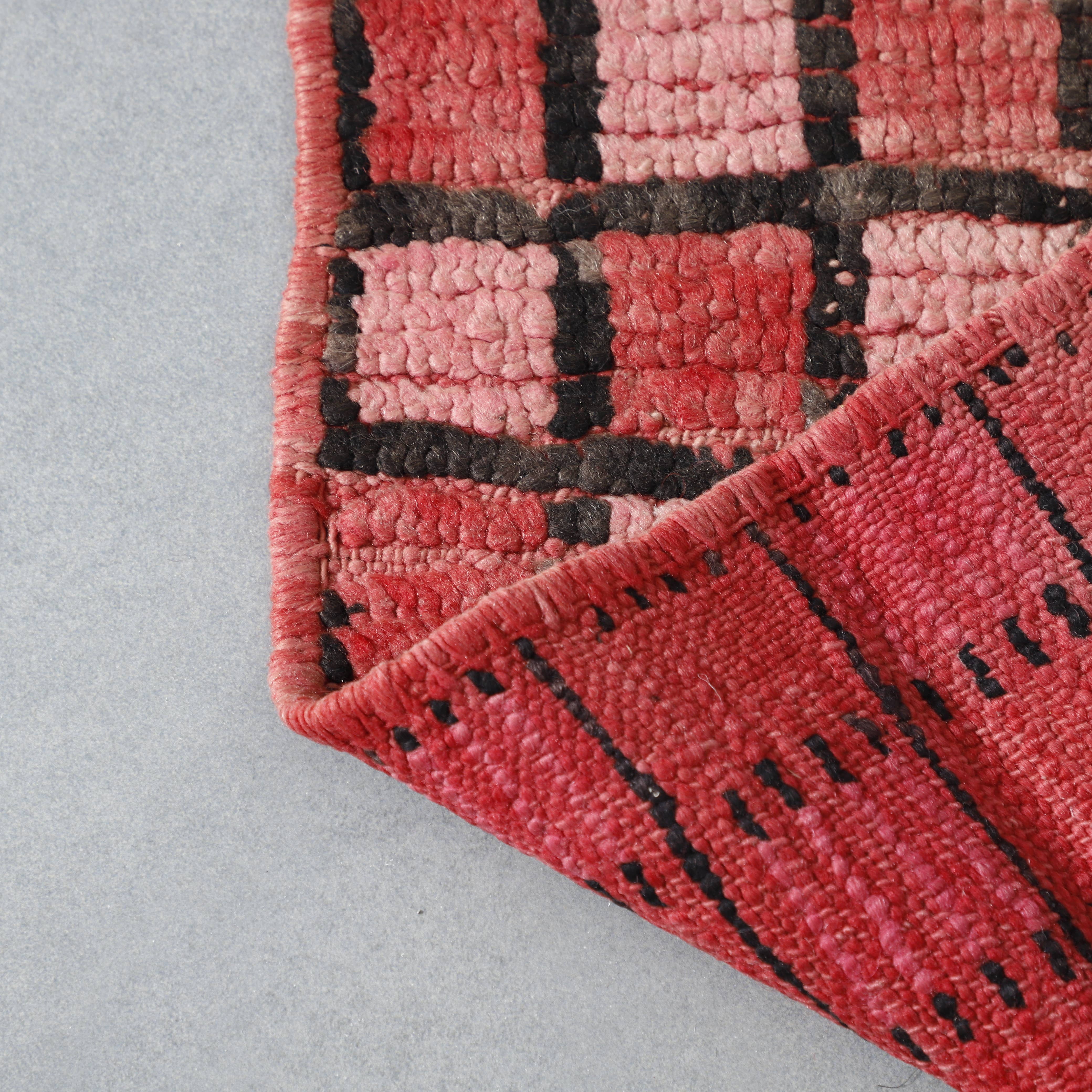 MUSMUSRUGS - Wholesale Area Rug - Pink Checkered Moroccan Wool Rug – Berber Grid Design6