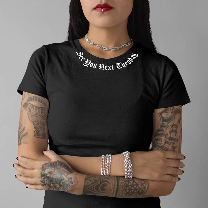 Ci vediamo martedì prossimo, camicia stile grunge gotico e ulteriori Risultati per abbigliamento alternativo all'ingrosso. Resi gratuiti e termini di pagamento a 60 giorni su Faire in tendenza su Faire.