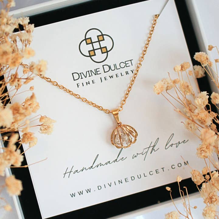 Divine Dulcet - Wholesale Pendant/Charm Necklace - “Ocean Treasure” | 24 Karats Seashell Necklace2