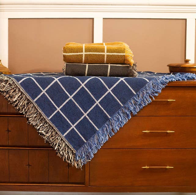 Kindly Woven - Vente Plaids - Couverture Greer – Lapis -Kindly Classic – Réversible – Fabriqué aux États-Unis4