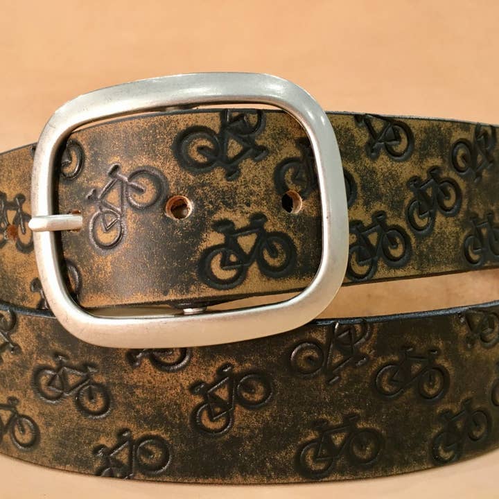 Ceinture vintage en cuir pleine fleur vieilli pour vélos de cyclisme en noir et brun vieilli pour la vente par Regan Flegan