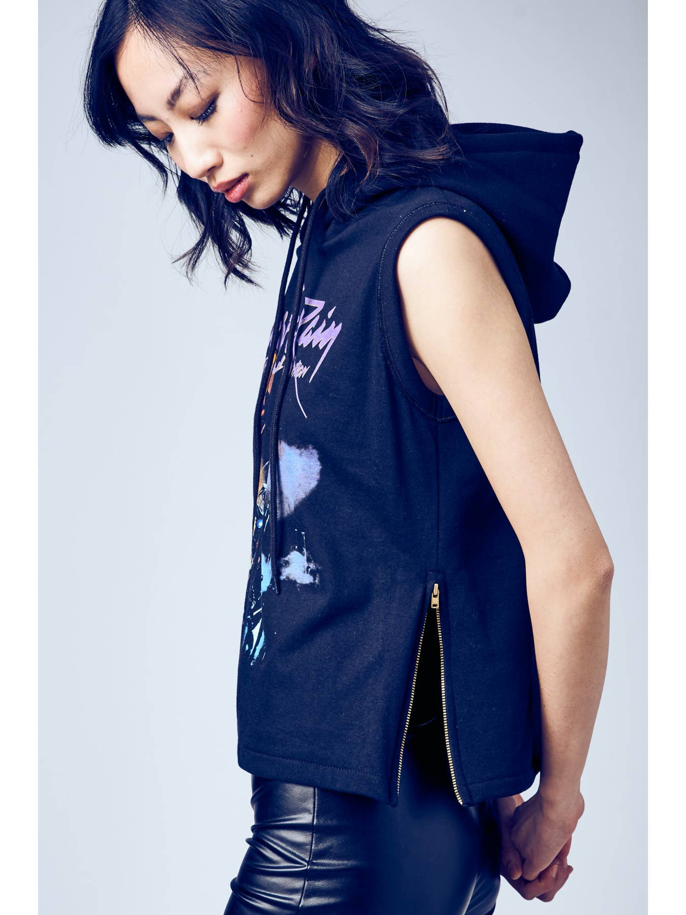 Forro polar negro/negro FW22_WE001-PRN001 | La alfombra roja | Sudadera con capucha reelaborada (negra) de venta al por mayor en Faire3