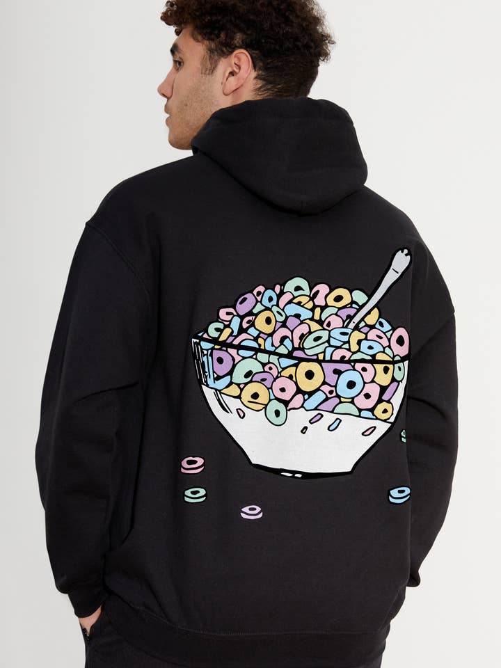 FELPA NERA CON CAPPUCCIO COLOR CEREAL per la vendita all'ingrosso da parte di New Love Club